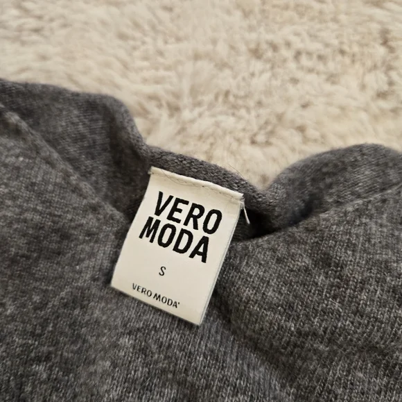 Sweater - Picture 4 of 4